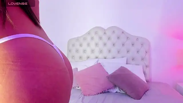 Snapshot of FelicityAdams chatting on February 17, 2025, 12:59 pm FelicityAdams online show from February 17, 2025, 12:59 pm