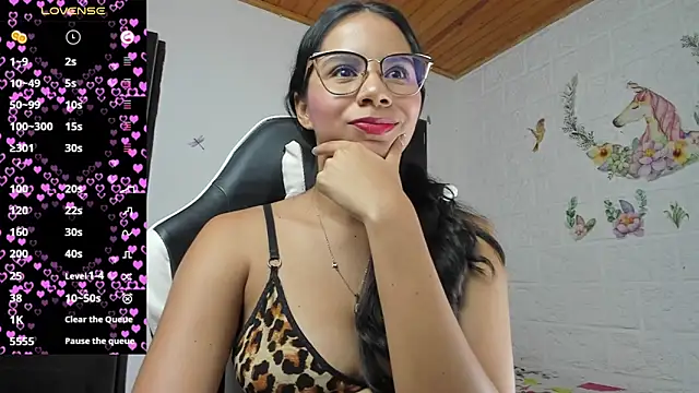 alisson hoffman05 online show from May 15, 2026, 11:23 pm