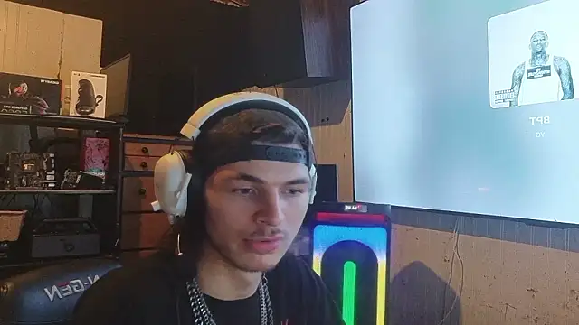 nuttyking2022 online show from February 4, 2026, 7:36 am