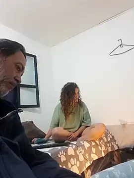 jeans and emma online show from September 23, 2025, 11:52 pm