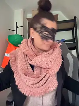 Snapshot of Loveblackzilla chatting on February 3, 2026, 12:43 pm Loveblackzilla online show from February 3, 2026, 12:43 pm