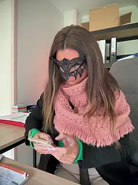 Snapshot of Loveblackzilla chatting on February 4, 2026, 12:44 pm Loveblackzilla online show from February 4, 2026, 12:44 pm