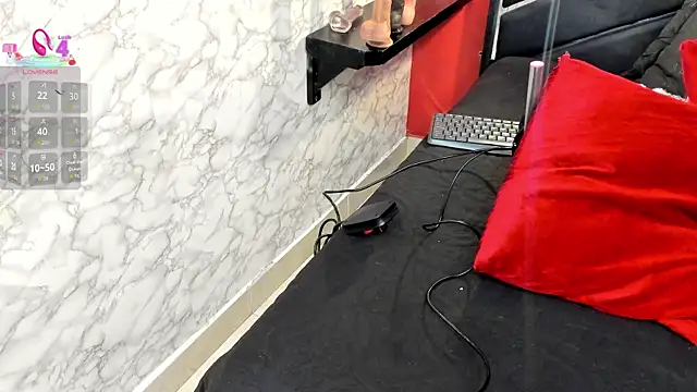 IVISBOUNCYASS online show from April 14, 2026, 12:55 pm