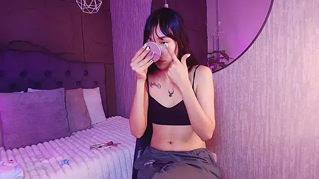 Miaa Lee7 online show from February 13, 2026, 9:33 pm