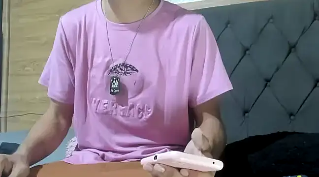 Snapshot of guyeifmaxiro chatting on February 17, 2025, 7:42 pm guyeifmaxiro online show from February 17, 2025, 7:42 pm