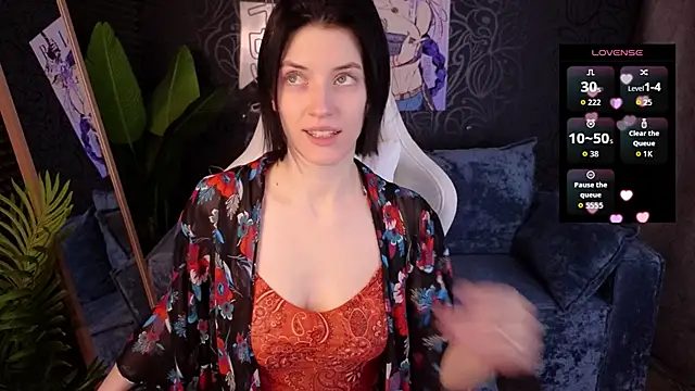 roxy riot  online show from December 15, 2025, 1:32 am