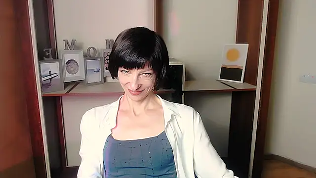 Snapshot of _AngeliaFlow_ chatting on September 23, 2025, 6:38 am AngeliaFlow online show from September 23, 2025, 6:38 am