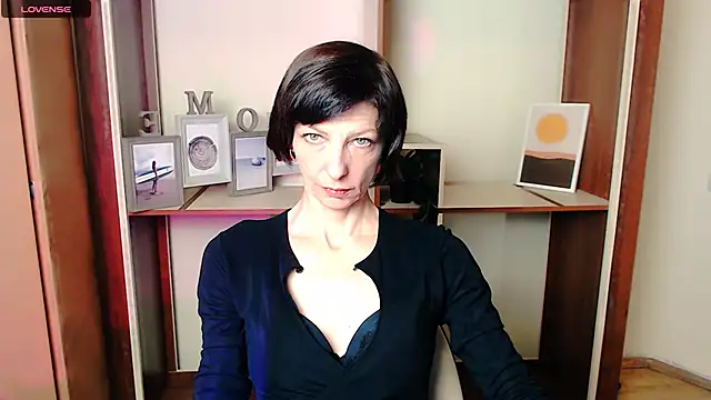 Snapshot of _AngeliaFlow_ chatting on October 6, 2025, 8:56 am AngeliaFlow online show from October 6, 2025, 8:56 am