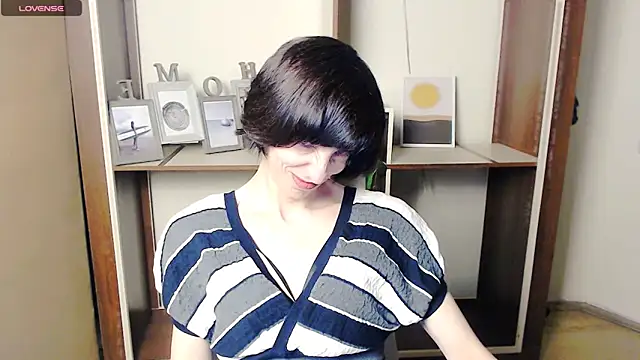 Snapshot of _AngeliaFlow_ chatting on October 16, 2025, 6:25 am AngeliaFlow online show from October 16, 2025, 6:25 am