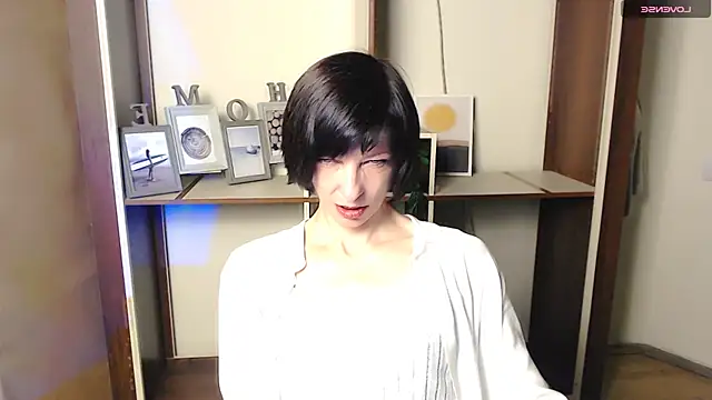 Snapshot of _AngeliaFlow_ chatting on October 21, 2025, 7:42 am AngeliaFlow online show from October 21, 2025, 7:42 am