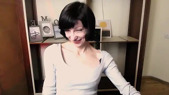 Snapshot of _AngeliaFlow_ chatting on October 25, 2025, 7:16 am AngeliaFlow online show from October 25, 2025, 7:16 am