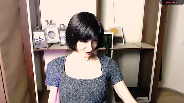 Snapshot of _AngeliaFlow_ chatting on November 3, 2025, 7:42 am AngeliaFlow online show from November 3, 2025, 7:42 am