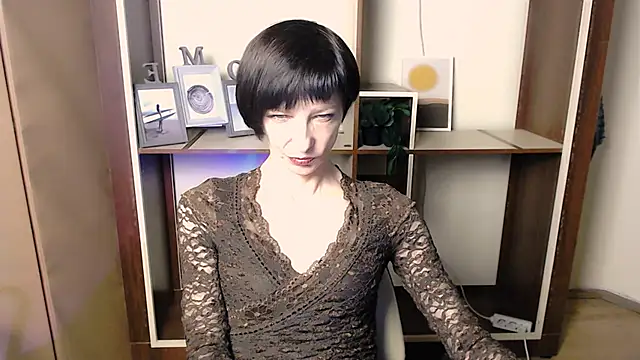 Snapshot of _AngeliaFlow_ chatting on November 11, 2025, 7:41 am AngeliaFlow online show from November 11, 2025, 7:41 am