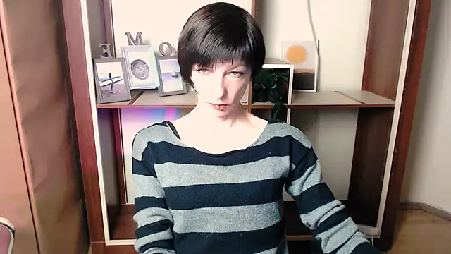 Snapshot of _AngeliaFlow_ chatting on November 13, 2025, 8:13 am AngeliaFlow online show from November 13, 2025, 8:13 am