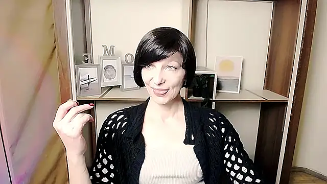  AngeliaFlow  online show from February 11, 2026, 10:20 am