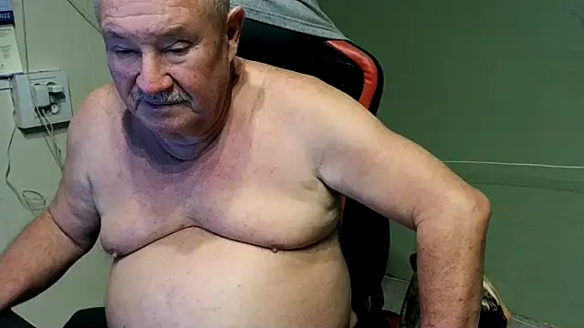 Snapshot of barenfan chatting on February 11, 2025, 6:55 pm barenfan online show from February 11, 2025, 6:55 pm