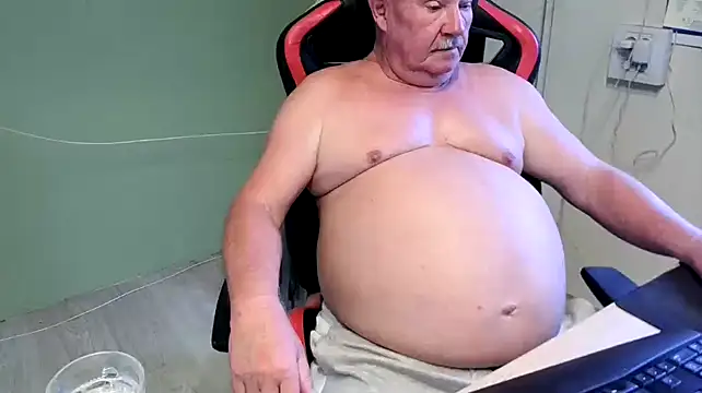 Snapshot of barenfan chatting on March 1, 2025, 6:11 pm barenfan online show from March 1, 2025, 6:11 pm