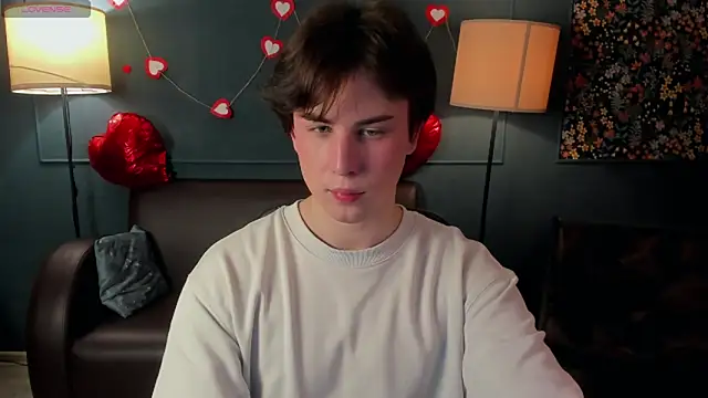 AdrianoAubert online show from February 17, 2026, 5:04 am