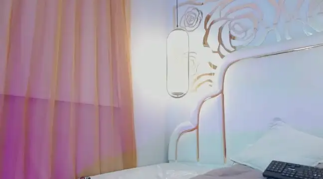 Snapshot of Lilith_NoirF chatting on February 19, 2025, 4:44 am Lilith NoirF online show from February 19, 2025, 4:44 am