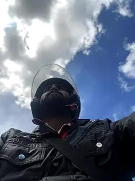 Snapshot of Rishwithr chatting on October 17, 2025, 5:21 am Rishwithr online show from October 17, 2025, 5:21 am