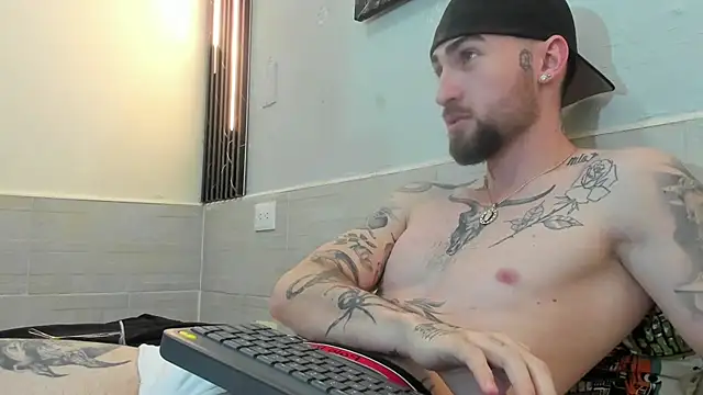 Snapshot of Luke_davis01 chatting on February 11, 2025, 4:46 pm Luke davis01 online show from February 11, 2025, 4:46 pm