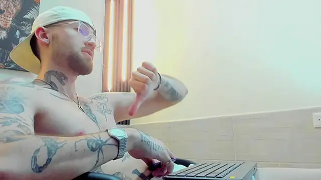 Snapshot of Luke_davis01 chatting on February 13, 2025, 3:46 pm Luke davis01 online show from February 13, 2025, 3:46 pm