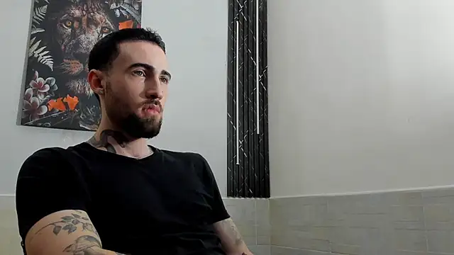 Snapshot of Luke_davis01 chatting on February 20, 2025, 1:19 pm Luke davis01 online show from February 20, 2025, 1:19 pm