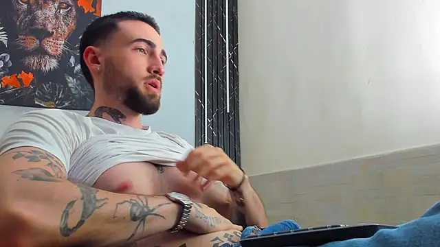 Snapshot of Luke_davis01 chatting on March 3, 2025, 5:07 pm Luke davis01 online show from March 3, 2025, 5:07 pm