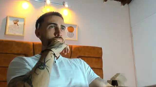 Snapshot of Luke_davis01 chatting on March 10, 2025, 8:01 pm Luke davis01 online show from March 10, 2025, 8:01 pm