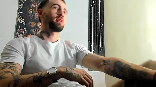 Snapshot of Luke_davis01 chatting on March 19, 2025, 1:29 pm Luke davis01 online show from March 19, 2025, 1:29 pm