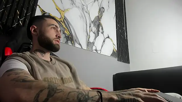 Snapshot of Luke_davis01 chatting on September 9, 2025, 1:43 pm Luke davis01 online show from September 9, 2025, 1:43 pm