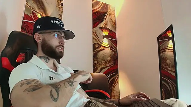 Snapshot of Luke_davis01 chatting on October 17, 2025, 1:25 pm Luke davis01 online show from October 17, 2025, 1:25 pm