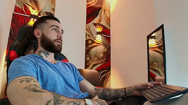 Snapshot of Luke_davis01 chatting on October 24, 2025, 1:40 pm Luke davis01 online show from October 24, 2025, 1:40 pm