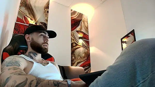 Luke davis01 online show from April 28, 2026, 1:05 pm