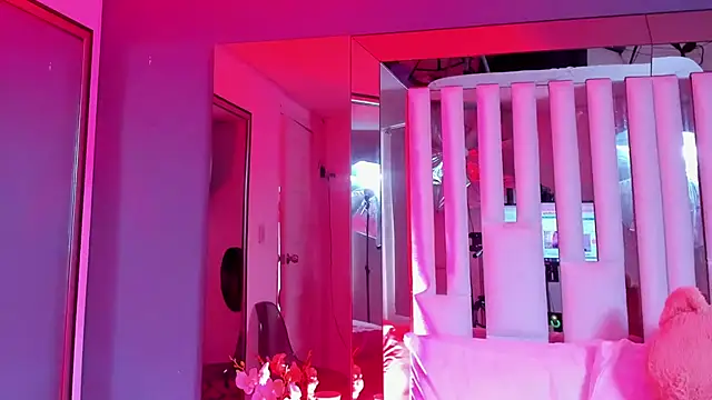 Snapshot of Cloee_Rainbow1 chatting on February 14, 2025, 5:57 pm Cloee Rainbow1 online show from February 14, 2025, 5:57 pm