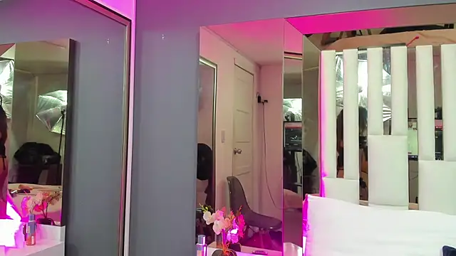 Snapshot of Cloee_Rainbow1 chatting on February 27, 2025, 6:09 pm Cloee Rainbow1 online show from February 27, 2025, 6:09 pm