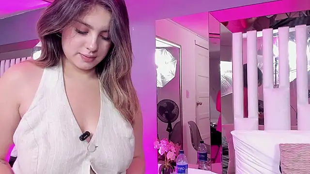 Snapshot of Cloee_Rainbow1 chatting on March 12, 2025, 11:53 am Cloee Rainbow1 online show from March 12, 2025, 11:53 am