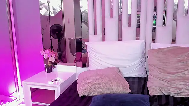 Snapshot of Cloee_Rainbow1 chatting on March 13, 2025, 11:41 am Cloee Rainbow1 online show from March 13, 2025, 11:41 am