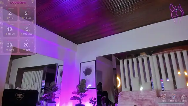 Snapshot of Cloee_Rainbow1 chatting on October 3, 2025, 11:40 am Cloee Rainbow1 online show from October 3, 2025, 11:40 am