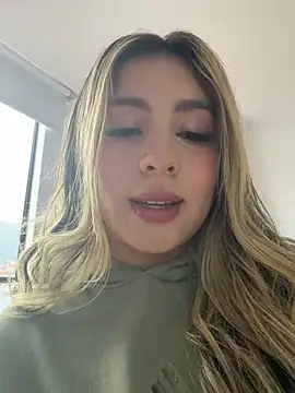 Cloee Rainbow1 online show from August 7, 2026, 12:29 pm