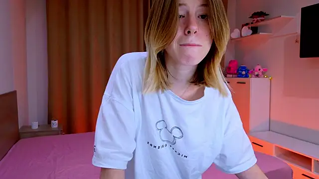 Bella amory online show from November 17, 2025, 9:42 pm