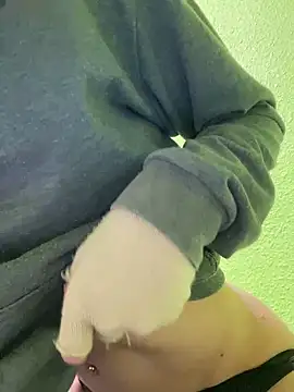 Snapshot of stormmart18 chatting on February 8, 2025, 12:17 am stormmart18 online show from February 8, 2025, 12:17 am