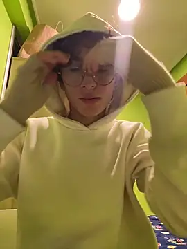 Snapshot of stormmart18 chatting on February 9, 2025, 12:17 am stormmart18 online show from February 9, 2025, 12:17 am