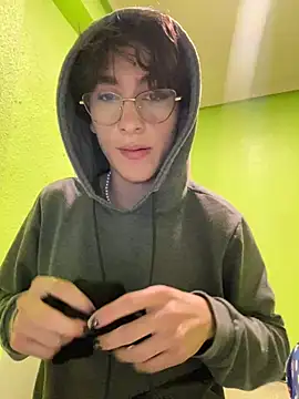 Snapshot of stormmart18 chatting on February 9, 2025, 7:41 pm stormmart18 online show from February 9, 2025, 7:41 pm