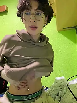 Snapshot of stormmart18 chatting on February 11, 2025, 4:35 pm stormmart18 online show from February 11, 2025, 4:35 pm