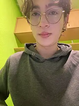 Snapshot of stormmart18 chatting on March 18, 2025, 5:53 pm stormmart18 online show from March 18, 2025, 5:53 pm