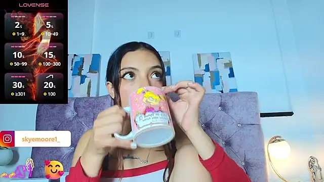 Snapshot of Skye_Moore chatting on October 10, 2025, 7:24 pm Skye Moore online show from October 10, 2025, 7:24 pm