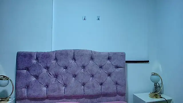 Snapshot of Skye_Moore chatting on November 24, 2025, 7:02 pm Skye Moore online show from November 24, 2025, 7:02 pm