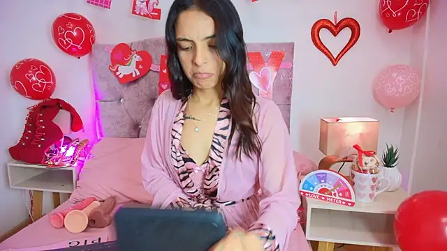 Snapshot of Skye_Moore chatting on February 14, 2026, 7:21 pm Skye Moore online show from February 14, 2026, 7:21 pm