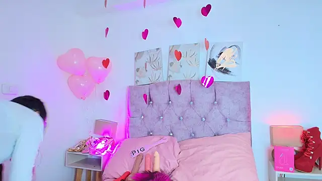 Snapshot of Skye_Moore chatting on February 18, 2026, 6:15 pm Skye Moore online show from February 18, 2026, 6:15 pm